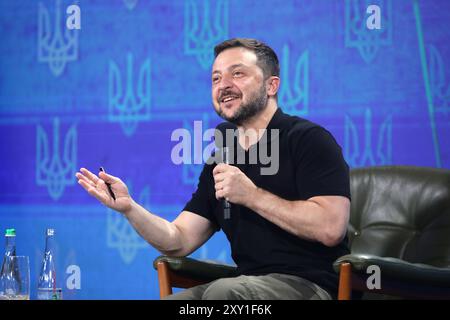 Kiev, Ucraina. 27 agosto 2024. KIEV, UCRAINA - 27 AGOSTO 2024 - il presidente dell'Ucraina Volodymyr Zelenskyy tiene una conferenza stampa durante l'Ucraina 2024. Forum dell'indipendenza, Kiev, capitale dell'Ucraina. Crediti: Ukrinform/Alamy Live News Foto Stock