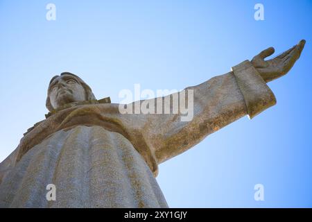 Statua di Cristo al Santuario del Cristo Re (Santaurio de Cristo Rei), Almada, Lisbona, Portogallo Foto Stock