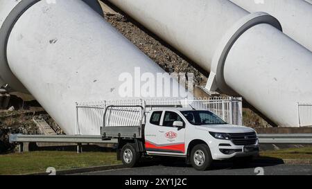 Talbingo, New South Wales, 25 agosto 2024; The Massive Header pipes for the Pumped Hydroelectric Power Station at Jounama Pondage Talbingo Foto Stock