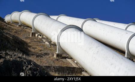 Talbingo, New South Wales, 25 agosto 2024; The Massive Header pipes for the Pumped Hydroelectric Power Station at Jounama Pondage Talbingo Foto Stock