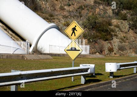 Talbingo, New South Wales, 25 agosto 2024; The Massive Header pipes for the Pumped Hydroelectric Power Station at Jounama Pondage Talbingo Foto Stock