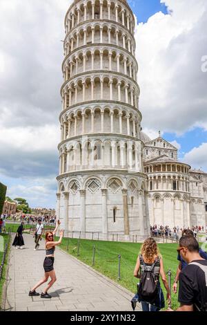 Pisa Italia, Piazza dei Miracoli, Piazza dei Miracoli, ex Piazza del Duomo, Piazza della Cattedrale, Cattedrale Cattolica di Pisa, Arcangelo romanico pisano medievale Foto Stock