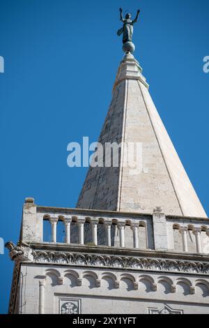 Cima del Campanile della Cattedrale di Santa Anastasia, città vecchia di Zara, Croazia Foto Stock