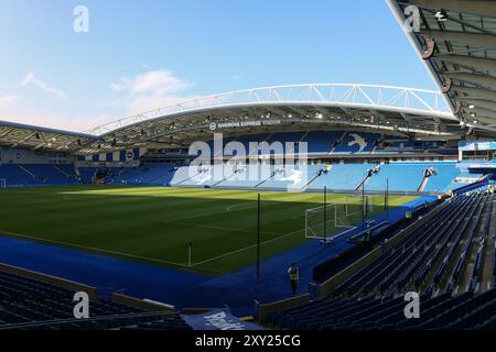 Vista generale dell'American Express Stadium davanti a Brighton & Hove Albion FC vs Crawley Town FC Carabao Cup partita del secondo turno all'American Express Stadium, Brighton & Hove, Inghilterra, Regno Unito il 27 agosto 2024 Credit: Every Second Media/Alamy Live News Foto Stock