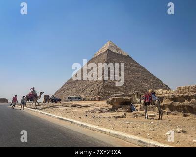 21 agosto, Gyza, Egitto - antiche piramidi di Giza, iconici monumenti egiziani e tombe di faraoni, che simboleggiano l'architettura e la cultura egiziana Foto Stock