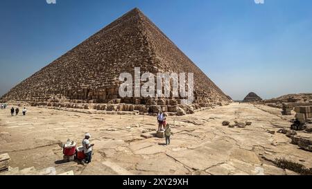 21 agosto, Gyza, Egitto - antiche piramidi di Giza, iconici monumenti egiziani e tombe di faraoni, che simboleggiano l'architettura e la cultura egiziana Foto Stock