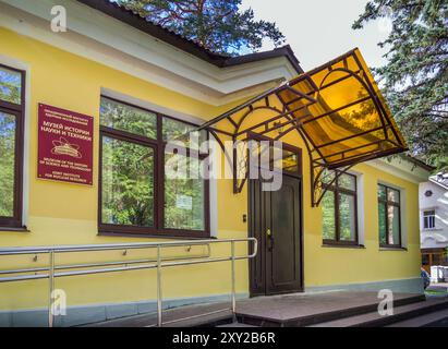 Dubna, Russia - 21 agosto 2023: La costruzione del JINR Museum of Science and Technology, la città di Dubna, regione di Mosca Foto Stock