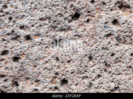 Primo piano della consistenza porosa del tufo vulcanico Foto Stock