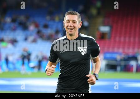 Selhurst Park, Selhurst, Londra, Regno Unito. 27 agosto 2024. Carabao Cup Second Round Football, Crystal Palace contro Norwich City; arbitro Matthew Donohue credito: Action Plus Sports/Alamy Live News Foto Stock