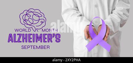 Medico con nastro viola su sfondo grigio. Banner per il mese mondiale dell'Alzheimer Foto Stock