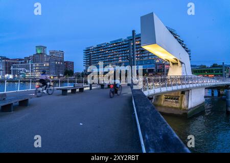 L'ex magazzino Fenix, lasciato, dal 1923, distrutto durante la guerra, rinnovato nel 2019, convertito in un edificio residenziale e commerciale, con hotel Foto Stock