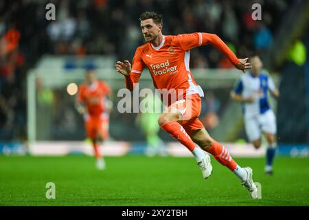 Jake Beesley di Blackpool in azione durante la partita della Carabao Cup Blackburn Rovers vs Blackpool a Ewood Park, Blackburn, Regno Unito, 27 agosto 2024 (foto di Craig Thomas/News Images) Foto Stock