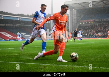 Jake Beesley di Blackpool in azione durante la partita della Carabao Cup Blackburn Rovers vs Blackpool a Ewood Park, Blackburn, Regno Unito, 27 agosto 2024 (foto di Craig Thomas/News Images) Foto Stock