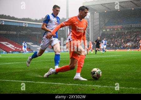 Jake Beesley di Blackpool in azione durante la partita di Carabao Cup Blackburn Rovers vs Blackpool a Ewood Park, Blackburn, Regno Unito, 27 agosto 2024 (foto di Craig Thomas/News Images) in, il 25/8/2024. (Foto di Craig Thomas/News Images/Sipa USA) credito: SIPA USA/Alamy Live News Foto Stock