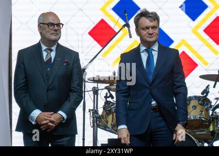 Chisinau, Republik Moldau 27. Agosto 2024: Unabhängigkeitstag der Republik Moldau - 2024 Im Bild: Alar Karis Präsident / Praesident der Republik Estland und Dorin Recean Ministerpräsident / Ministerspraesident Republik Moldau Piata Neamul Adunari Nationale Orhei *** Chisinau, Repubblica di Moldavia 27 agosto 2024 giorno dell'indipendenza della Repubblica di Moldavia 2024 nella foto Alar Karis Presidente della Repubblica di Estonia e Dorin Recean Niertoxari National Recean Neunhex Foto Stock