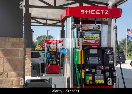 Romulus, Michigan, Stati Uniti. 27 agosto 2024. Sheetz ha aperto il suo primo distributore di benzina e minimarket nel Michigan. L'azienda a conduzione familiare gestisce più di 700 negozi, per lo più negli stati orientali. Crediti: Jim West/Alamy Live News Foto Stock