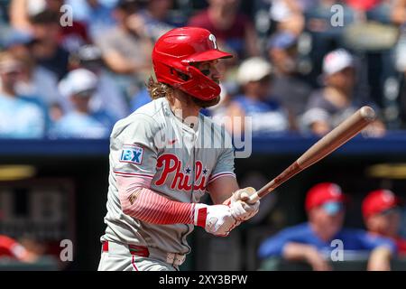 25 agosto 2024: Bryce Harper (3), prima base dei Philadelphia Phillies, batte contro i Kansas City Royals al Kauffman Stadium di Kansas City, Missouri. David Smith/CSM Foto Stock