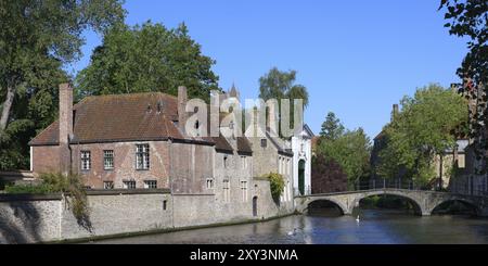 Beghinaggio principesco Ten Wijngaerde bridge, Bruges, Fiandre, Belgio, Europa Foto Stock