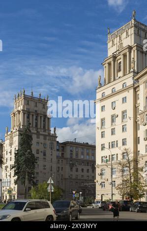 Mosca, Russia - 01 ottobre 2016. Famose case storiche numero 30 e 37a su un Leninsky Prospekt Foto Stock