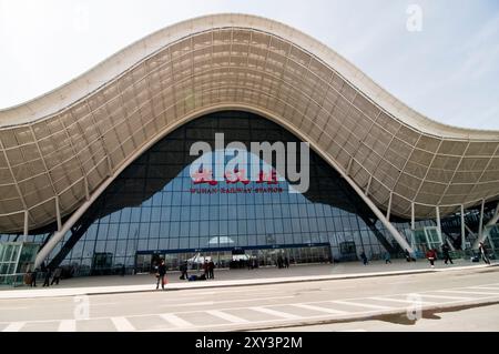 Una vista del nuovo Wuhan stazione ferroviaria. Il super fast bullet treni a Guangzhou e Pechino partono da questa stazione. Foto Stock