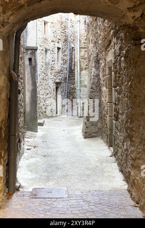 Tipico vicolo di un villaggio in Francia, Ardeche Foto Stock