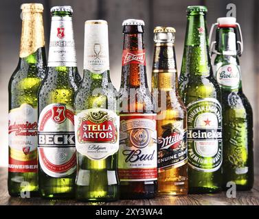 POZNAN, POLONIA, 21 LUGLIO 2017: La birra è la bevanda alcolica più consumata al mondo, il suo mercato globale è in gran parte dominato dai marchi severa Foto Stock