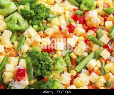 Un cocktail di congelati verdure tritate close-up come sfondo Foto Stock