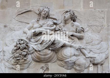 LONDRA, Regno Unito, 6 NOVEMBRE: Scultura allegorica sul piedistallo del Monumento a Londra il 6 novembre 2012 Foto Stock