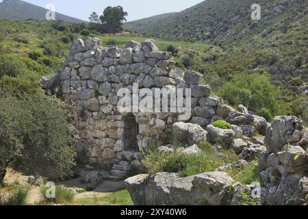 Resti di mura difensive nell'antica città greca di Micene Foto Stock