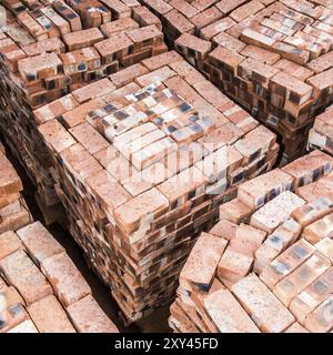 Mattoni impilati in quadrati visti dall'alto Foto Stock