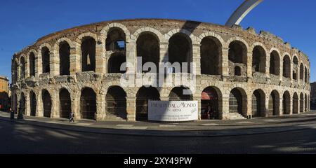 L' Anfiteatro romano di Verona, chiamato anche arena. Famoso per la sua opera festival Foto Stock