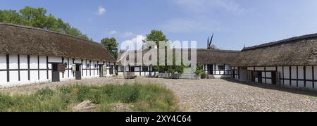 Lyngby, Danimarca, 23 giugno 2016: Vista panoramica sul cortile di un'antica fattoria danese, Europa Foto Stock