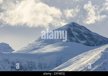 Veduta del monte Hoegronden, del parco nazionale di Rondane, di Hedmark Fylke, Norvegia, maggio 2012, Europa Foto Stock