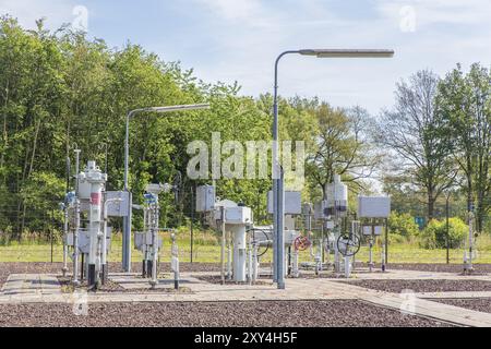 Gas olandese con installazione di tubazioni di gas e pompe al di fuori Foto Stock