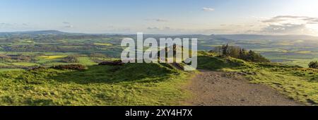 Vista dal Wrekin, vicino a Telford, Shropshire, Inghilterra, Regno Unito, guardando a sud su Little Hill verso Eyton Foto Stock