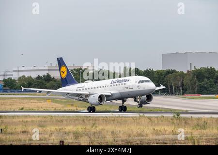 Francoforte Germania 11.08.19 Lufthansa Airbus A319-112 partenza dall'aeroporto di Fraport D-AIBJ. Foto Stock