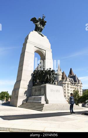 Ottawa, Canada, 8 agosto 2008: National War Memorial progettato da Vernon March e svelato da re Giorgio vi nel 1939. Il monumento è composto da 23 Foto Stock