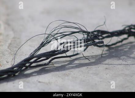 pezzo di filo nero sfilacciato Foto Stock