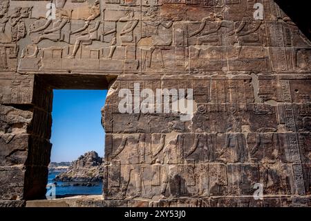 Tempio di Iside nel complesso del tempio di file dal Nilo, isola di Agilkia, Assuan, Egitto. Febbraio 2023 Foto Stock