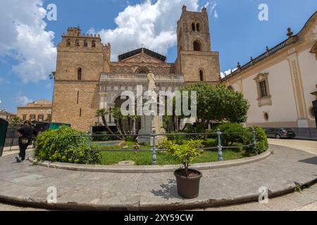 MONREALE, 16 GIUGNO 2023 - veduta della Cattedrale di Monreale, provincia di Palermo, Sicilia, Italia Foto Stock