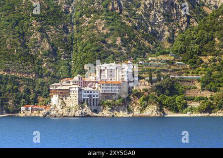 Monastero ortodosso di Agia Grigoriou sul Monte Athos, Agion Oros, montagna Santa, Halkidiki, Grecia. Vista dal mare Foto Stock