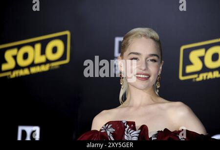 Emilia Clarke alla prima di Disney Pictures e Lucasfilm 'solo: A Star Wars Story' tenutasi presso l'El Capitan Theatre di Hollywood, USA il 10 maggio, Foto Stock