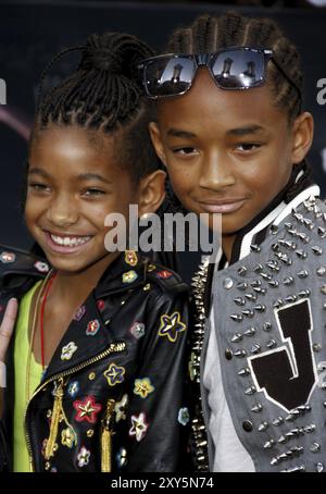 Willow Smith e Jaden Smith alla prima di Los Angeles di "The Twilight Saga: Eclipse" tenutasi al Nokia Theatre L.A. Live di Los Angeles il 24 giugno Foto Stock