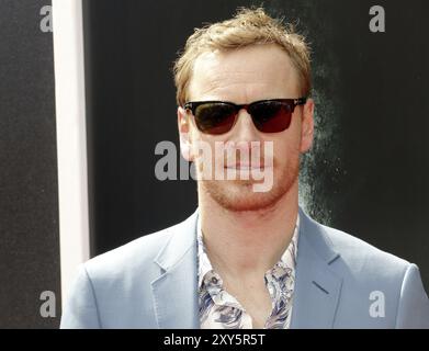 Michael Fassbender alla proiezione speciale di Los Angeles di "Alien: Covenant" tenutasi al TCL Chinese Theatre IMAX di Hollywood, USA il 17 maggio 2017 Foto Stock