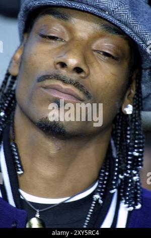 Snoop Dogg alla prima di Los Angeles di "Soul Plane" tenutasi al Mann Village Theater di Westwood il 17 maggio 2004. Credito: Lumeimages.com Foto Stock