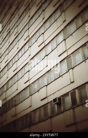 Edificio per uffici fatiscente nel centro di Berlino Foto Stock