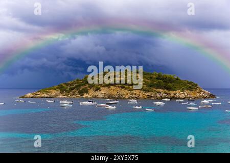 Sa Dragonera (l'Isola del Drago) è un'isola rocciosa disabitata al largo della costa occidentale dell'isola spagnola del Mediterraneo di Maiorca Foto Stock