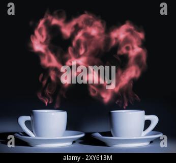 Due tazze di caffè con due cuori a vapore che si innalzano sopra di loro Foto Stock