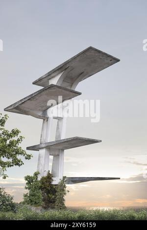 Torre per immersioni di 10 metri fuori servizio Foto Stock