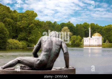 Bagno turco, Padiglione, colonna Chesme nel Parco Catherine, Carskoe Selo, Pushkin, San Pietroburgo, Russia, Europa Foto Stock